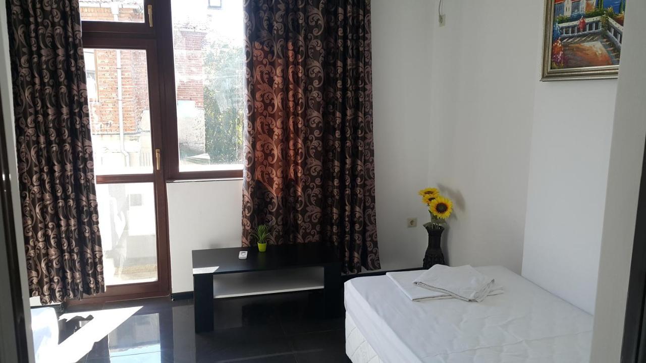 Central Beach Guest Rooms 부르가스 외부 사진